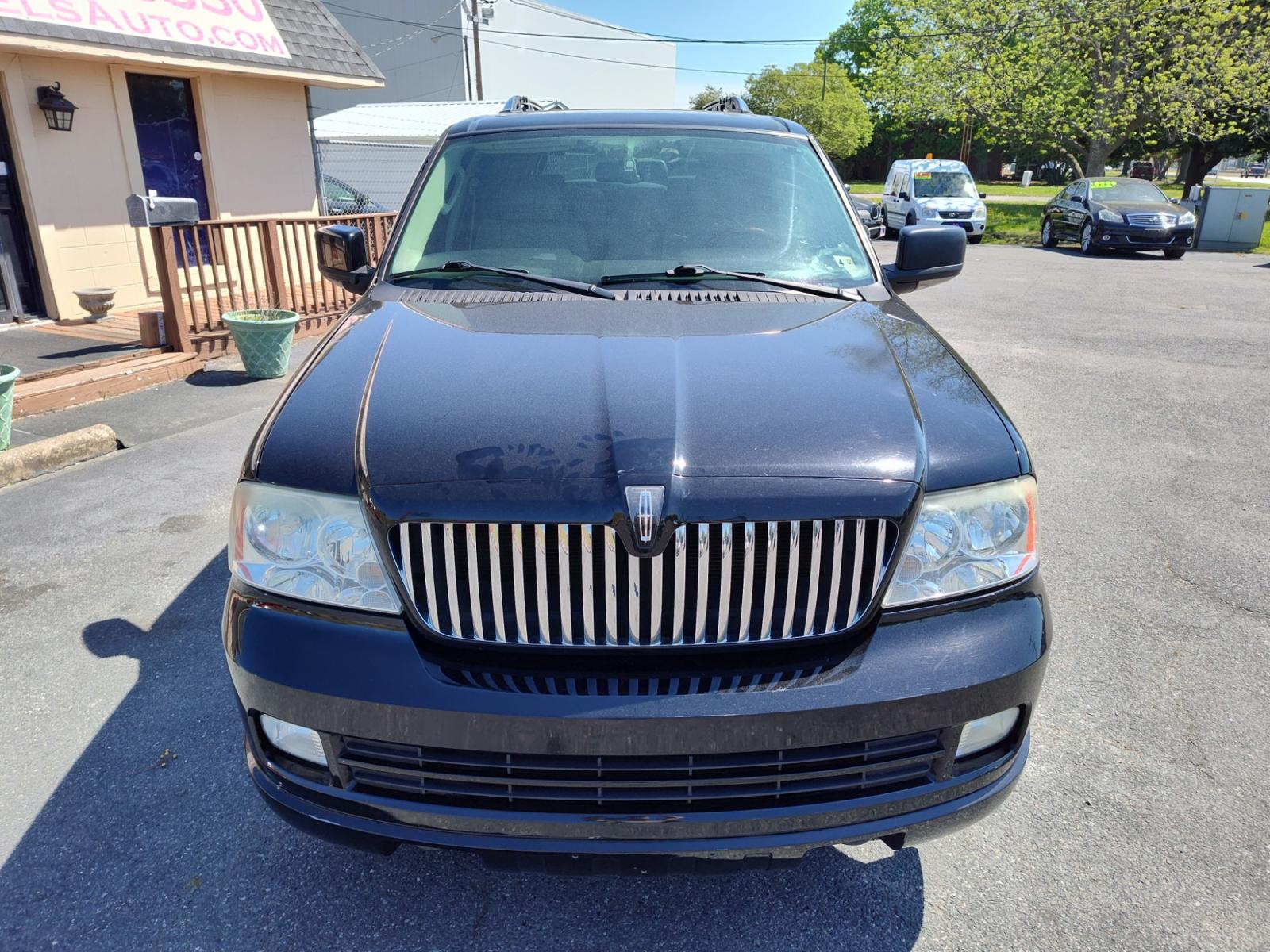 2006 Black /tan Lincoln Navigator 4WD Luxury (5LMFU28546L) with an 5.4L V8 SOHC 24V engine, 6-Speed Automatic Overdrive transmission, located at 5700 Curlew Drive, Norfolk, VA, 23502, (757) 455-6330, 36.841885, -76.209412 - Photo #3